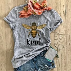 3/$18 Gray 🐝 TShirt. Size large